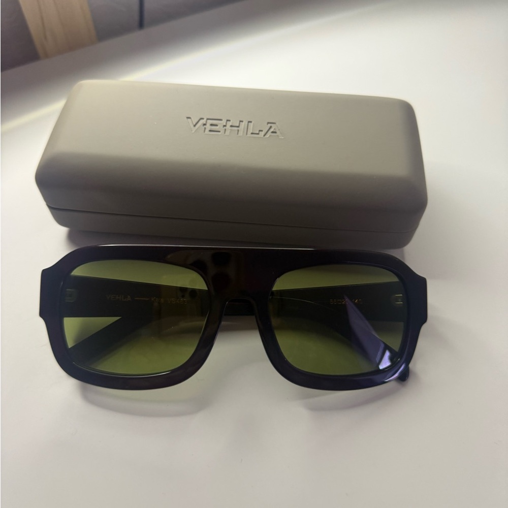 VEHLA Kaia Black and Green Sunglasses
